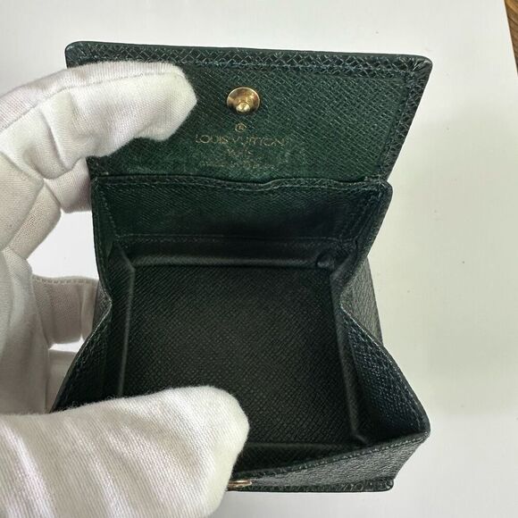 Louis Vuitton Green Taiga Leather Coin Case - Picture 8 of 11